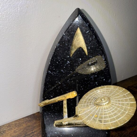 1993 - Paramount Pictures - Star Trek - U.S.S. Enterprise NCC-1701 3D Sculpture - Picture 3 of 5